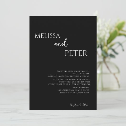 Schwarz-Minimalistischer moderner QR-Code Hochzeit Einladung (Stehend Vorderseite)