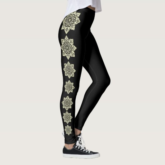 Schwarz mit cremefarbenen Medallien Leggings (Rechts)