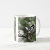 Schwarz-mit einer Kappe bedeckter Chickadee Kaffeetasse (VorderseiteRechts)