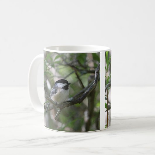 Schwarz-mit einer Kappe bedeckter Chickadee Kaffeetasse (Vorderseite Links)