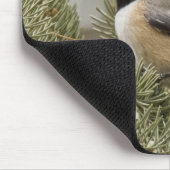 Schwarz-mit einer Kappe bedeckter Chickadee Mousepad (Ecke)