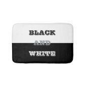 Schwarz mit grauem Text auf schwarzer, solider Far Badematte (Vorderseite)