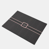 Schwarz mit rosa Pinstripes Doormat Fußmatte (Schrägansicht)
