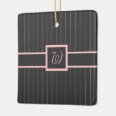 Schwarz mit rosa Pinstripes Ornament (Links)
