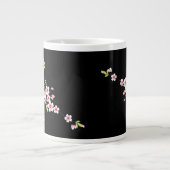 Schwarz mit rosa und grünem Kirschblossom Sakura Jumbo-Tasse (Vorderseite)