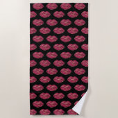 Schwarz mit roten Lippen Strandtuch (Vorderseite)