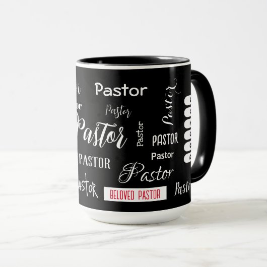Schwarz mit weißem Schriftart Beliebte Pastor Sign Tasse (VorderseiteRechts)