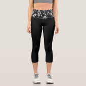 Schwarz mit weißer Daisy floral High Waisted Capri Leggings (Vorderseite)
