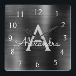 Schwarz-Modern-Elegant-Metallic-Monogramm-Name Quadratische Wanduhr<br><div class="desc">Moderne und elegante schwarze Imitat Edelstahlfolienmonogrammname und Anfangsbuchstabe der Personalisierten Wandleuchte. Die Wall Clock ist das ideale Geschenk für jemanden,  der eine schicke,  schicke Metalldekoration Liebe,  um Weihnachten oder Geburtstag zu schenken.</div>