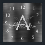 Schwarz-Modern-Elegant-Metallic-Monogramm-Name Quadratische Wanduhr<br><div class="desc">Moderne und elegante schwarze Imitat Edelstahlfolienmonogrammname und Anfangsbuchstabe der Personalisierten Wandleuchte. Die Wall Clock ist das ideale Geschenk für jemanden,  der eine schicke,  schicke Metalldekoration Liebe,  um Weihnachten oder Geburtstag zu schenken.</div>