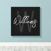 Schwarz-Modern-Script-Personalisiert-Monogramm und Leinwanddruck (Insitu (Holzboden))