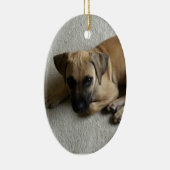 Schwarz-Mund Kanaillewelpe mit blauem Spielzeug Keramik Ornament (Rechts)