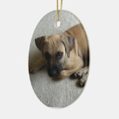 Schwarz-Mund Kanaillewelpe mit blauem Spielzeug Keramik Ornament (Links)