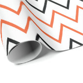 Schwarz Orange Chevron Zickzack Geschenkpapier (Rolleneckpunkt)