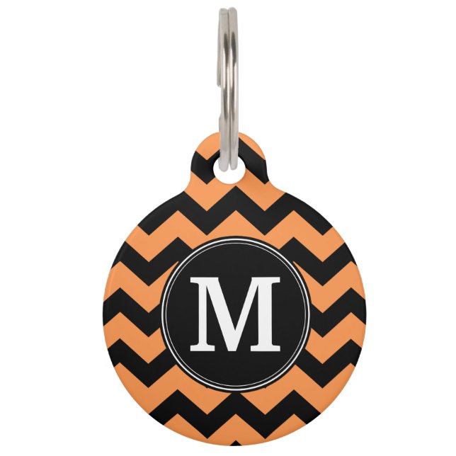Schwarz-Orange Halloween Chevrons Monogram Tiernamensmarke (Vorderseite)