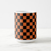 Schwarz-orange Halloween-Schachbrettmuster Kaffeetasse (Mittel)