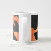 Schwarz-Orange-Print, Monogram-Kuh Jumbo-Tasse (Rückseite)