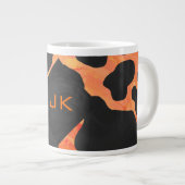 Schwarz-Orange-Print, Monogram-Kuh Jumbo-Tasse (Vorderseite Rechts)