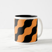 Schwarz, orange Retro-Kreise Art Pattern Tasse (VorderseiteRechts)