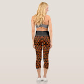 Schwarz & Orange Trippy Geometric Cool Dark Capri Leggings (Rückseite)