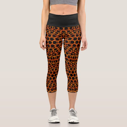 Schwarz & Orange Trippy Geometric Cool Dark Capri Leggings (Vorderseite)