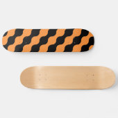 Schwarz, orangefarbene Retro-Kreise Kunstmuster Skateboard (Horizontal)