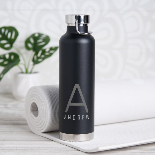 Schwarz Personalisiert Modern Monogram Large Trinkflasche (Yoga)