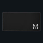 Schwarz-Personalisiert-Monogramm und Name Schreibtischunterlage<br><div class="desc">Personalisierte Monogramm- und Name-Fvor-Tags verfügen über personalisierte,  weiße Monogramme im klassischen Serif-Schriftart-Stil mit einer Namensbox in der Mitte des Monogramms auf schwarzem Hintergrund.</div>