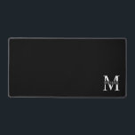 Schwarz-Personalisiert-Monogramm und Name Schreibtischunterlage<br><div class="desc">Personalisierte Monogramm- und Name-Fvor-Tags verfügen über personalisierte,  weiße Monogramme im klassischen Serif-Schriftart-Stil mit einer Namensbox in der Mitte des Monogramms auf schwarzem Hintergrund.</div>