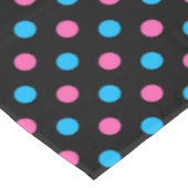 Schwarz Pink Blau Punkte Muster Tischdecke (Schrägansicht)