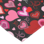 Schwarz Pink Rote Herzen Liebesmuster Tischdecke (Schrägansicht)