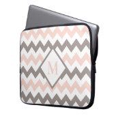 Schwarz Pink Zickzack Muster Monogramm Laptopschutzhülle (Vorderseite Links)