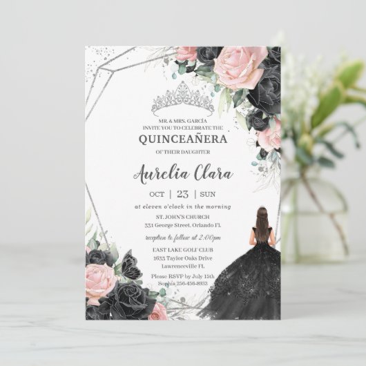Schwarz Rosa Floral Prinzessin Silver Quinceañera Einladung (Stehend Vorderseite)
