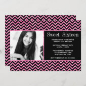 Schwarz Rosa Imitat Glitzer Zickzack Sweet 16 Foto Einladung (Vorne/Hinten)