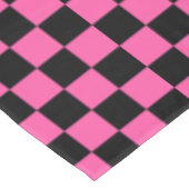 Schwarz-rosa Schachbrettmuster Tischdecke (Schrägansicht)