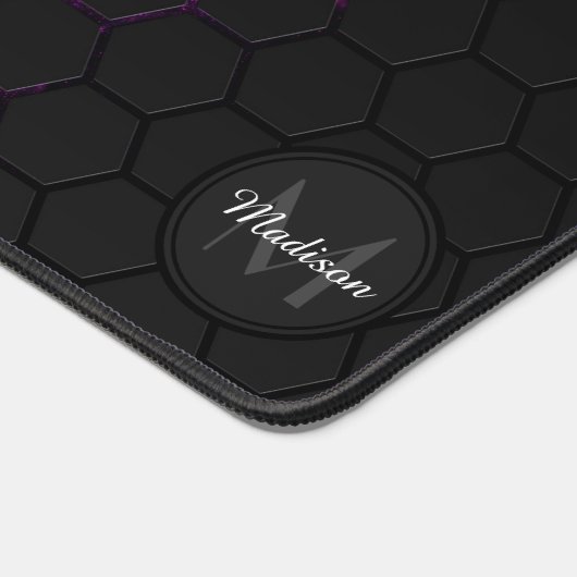 Schwarz-Rosa-Wabengeometrie-Muster Monogram Schreibtischunterlage (Ecke)