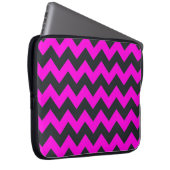 Schwarz rosa, Zickzack Muster, Notebookhülle Laptopschutzhülle (Vorne Rechts)