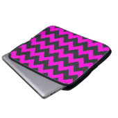 Schwarz rosa, Zickzack Muster, Notebookhülle Laptopschutzhülle (Vorne Knopf)