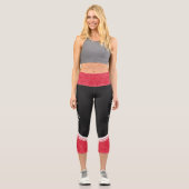 Schwarz-rot-blaue Streifen und Name modern Capri Leggings (Vorderseite)