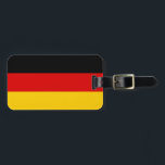 Schwarz Rot Gold - Personalisierte Flagge Deutschl Gepäckanhänger<br><div class="desc">Lass allen,  dass du stolz darauf bist,  Deutsch zu sein,  mit einem personalisierten Gepäckanhänger,  der die Schwarz-,  Rot- und Goldfarben auf der Vorderseite trägt. Verwenden Sie es,  um Ihr Gepäck,  Ihre Musikinstrumenten,  Hüllen,  Sportgeräte und alles zu kennzeichnen,  was Sie nicht gewollt haben,  um sich zu verirren.</div>