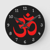 Schwarz-Rot-Om-Symbol Runde Wanduhr (Vorderseite)