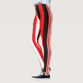Schwarz, Rot und Weiß Leggings (Links)