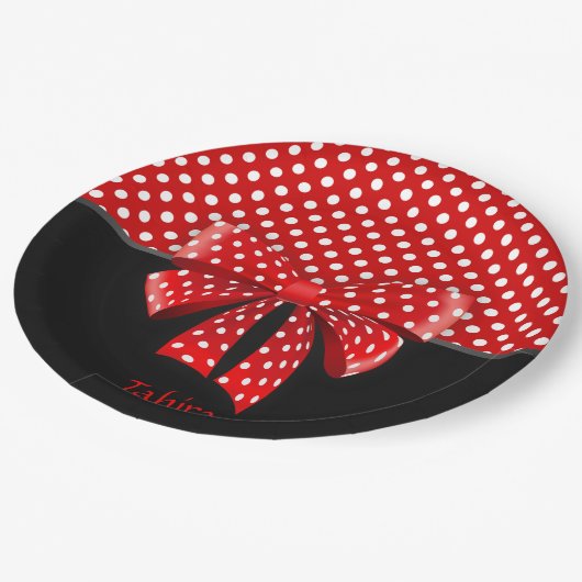 Schwarz, Rot und Weiß Polka Dots Ribbon Pappteller (Schrägansicht)