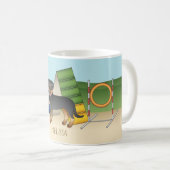 Schwarz-roter Rottweiler mit Agility-Ausrüstung Kaffeetasse (VorderseiteRechts)