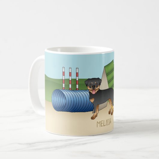 Schwarz-roter Rottweiler mit Agility-Ausrüstung Kaffeetasse (Vorderseite Links)
