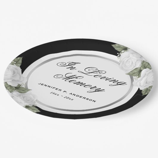 Schwarz-Silber-Weiß-Gedenkfeier Pappteller (Schrägansicht)