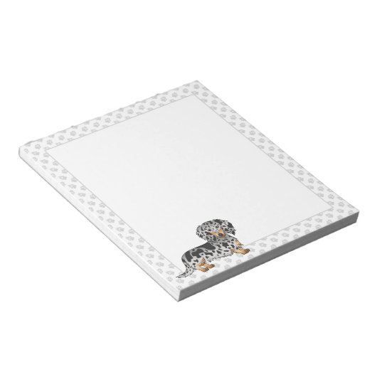 Schwarz-Tan-Dapfel-Dackel und Paws Notizblock (angewinkelt)