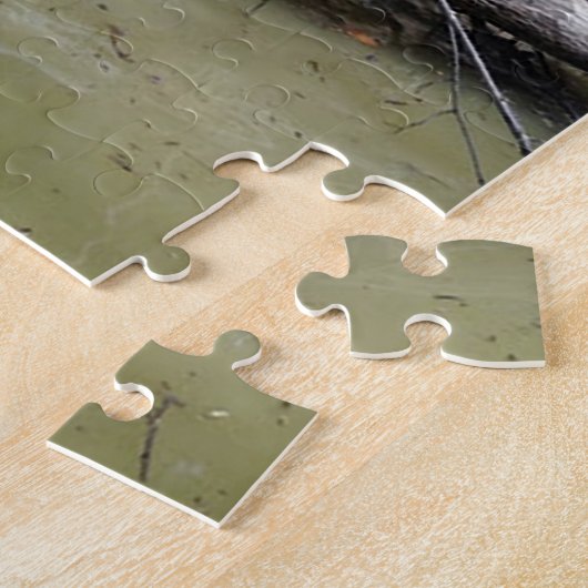 Schwarz-Tan-Konterhund-Treeing im Fluss Puzzle (Seite)