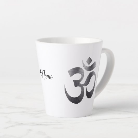 Schwarz Textured Om Symbol, Name, 12oz Latte Tasse (Rechte Ecke)