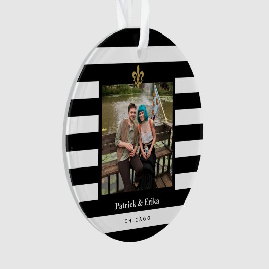 Schwarz u. Weiß Stripes Lilien-Foto Ornament (Vorderseite)